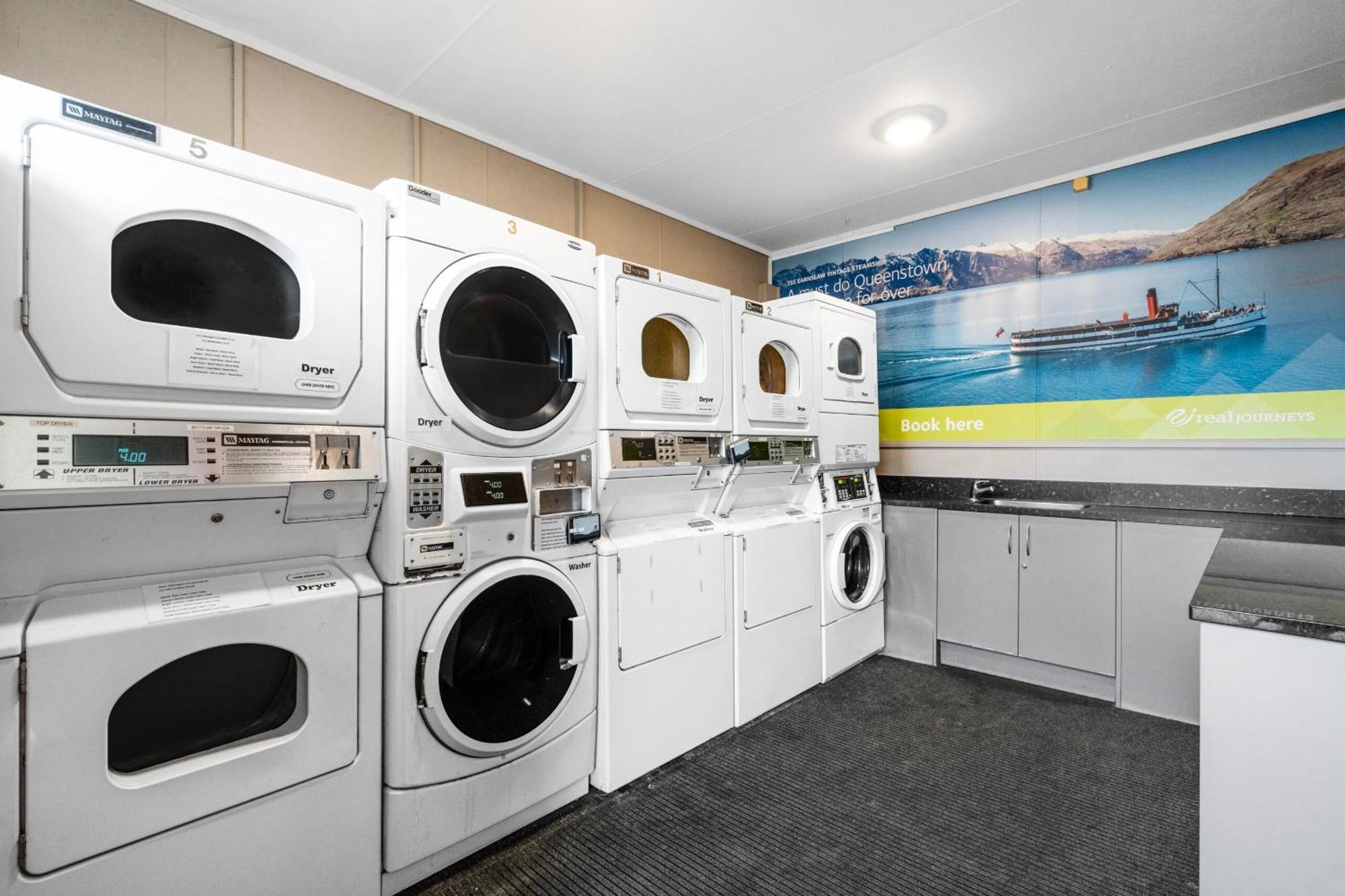 Tasman Holiday Parks - Те-Анау Экстерьер фото Laundry facilities at the University of Waikato's E H Whitmore House