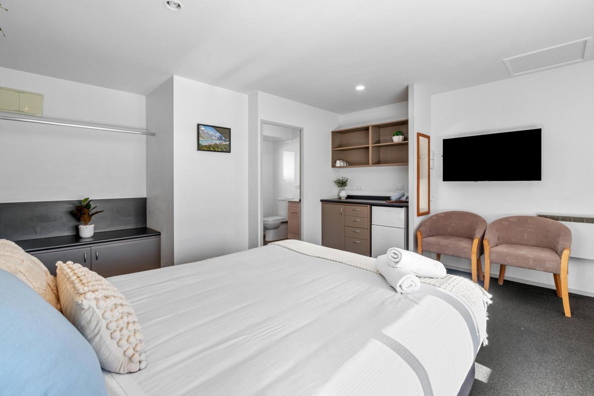 Tasman Holiday Parks - Те-Анау Экстерьер фото A typical studio apartment